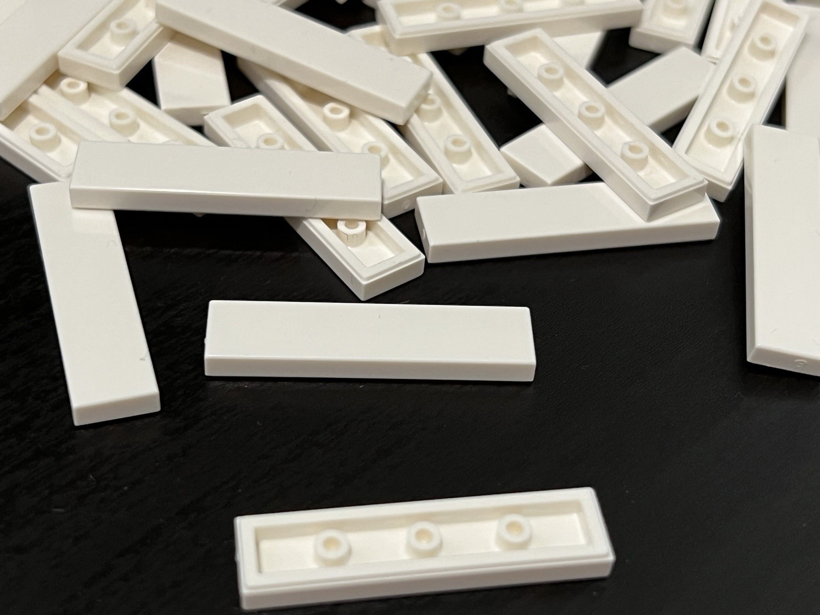100 BRAND NEW LEGO LOT 1x4 WHITE FLAT SMOOTH FINISHING TILES BRICK TILE 100 BRAND NEW LEGO LOT 1x4 WHITE FLAT SMOOTH FINISHING TILES BRICK TILE