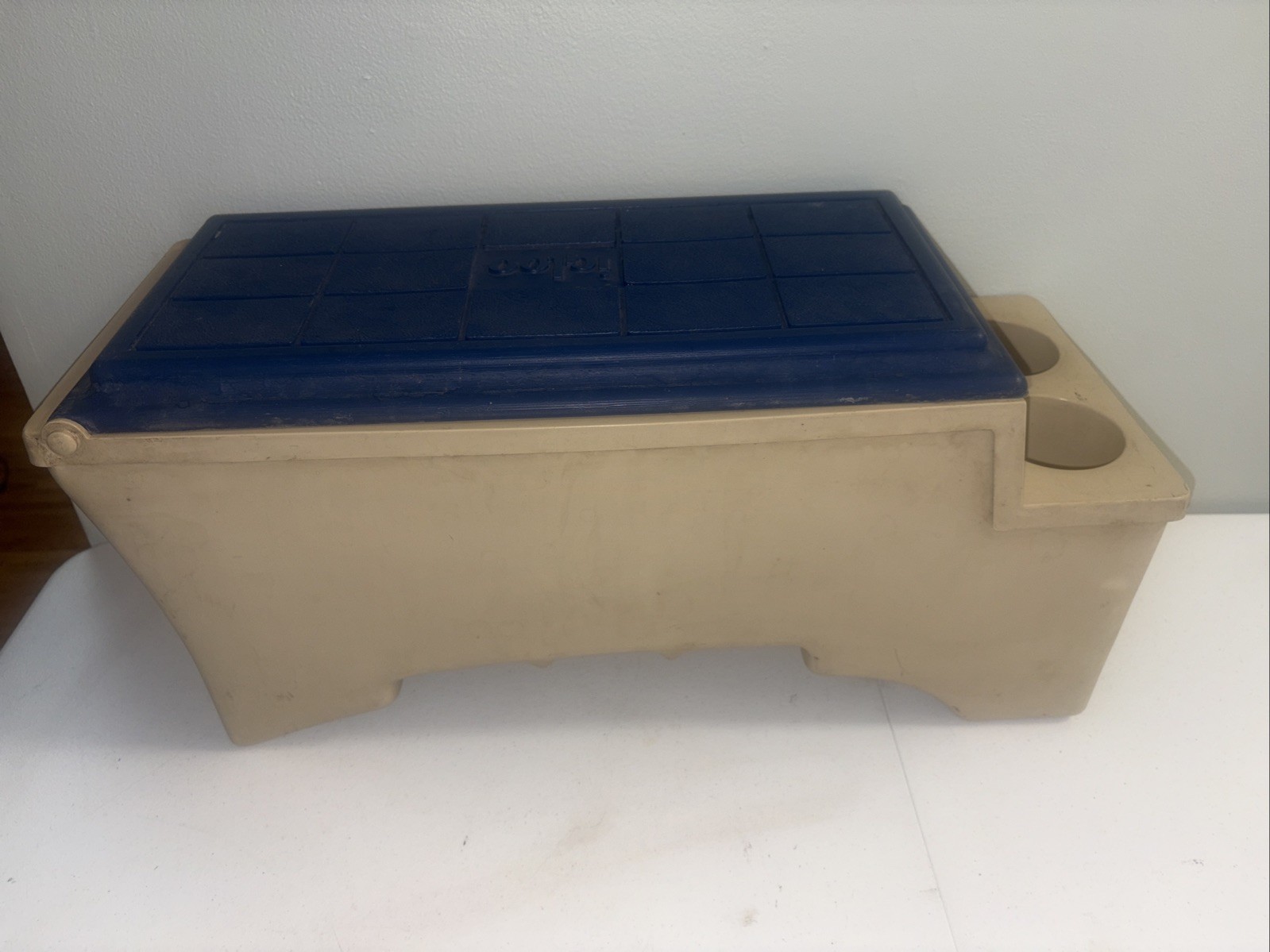 Vintage Igloo  Kool Rest Car Cooler Console Cup Holder Center Armrest RARE