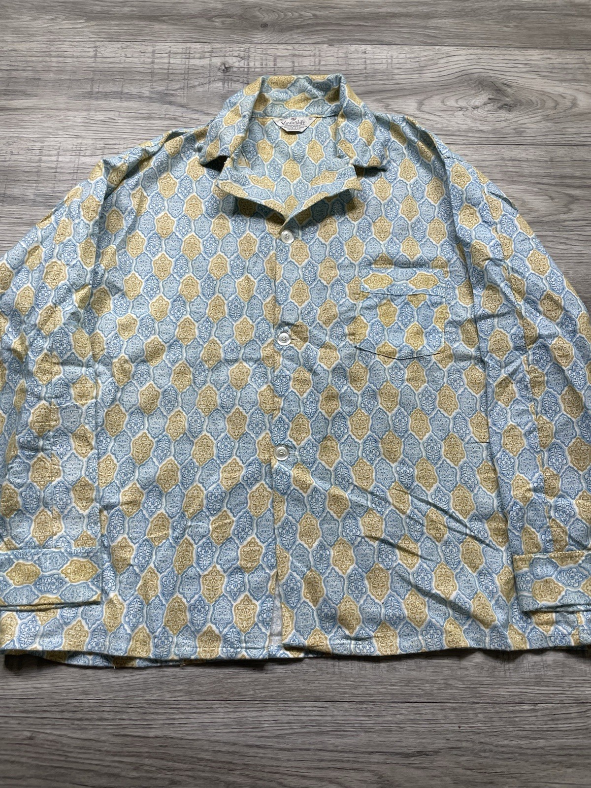 True Vintage 1970s Vanderbilt Light Blue Patterned Oriental Shirt Size Large