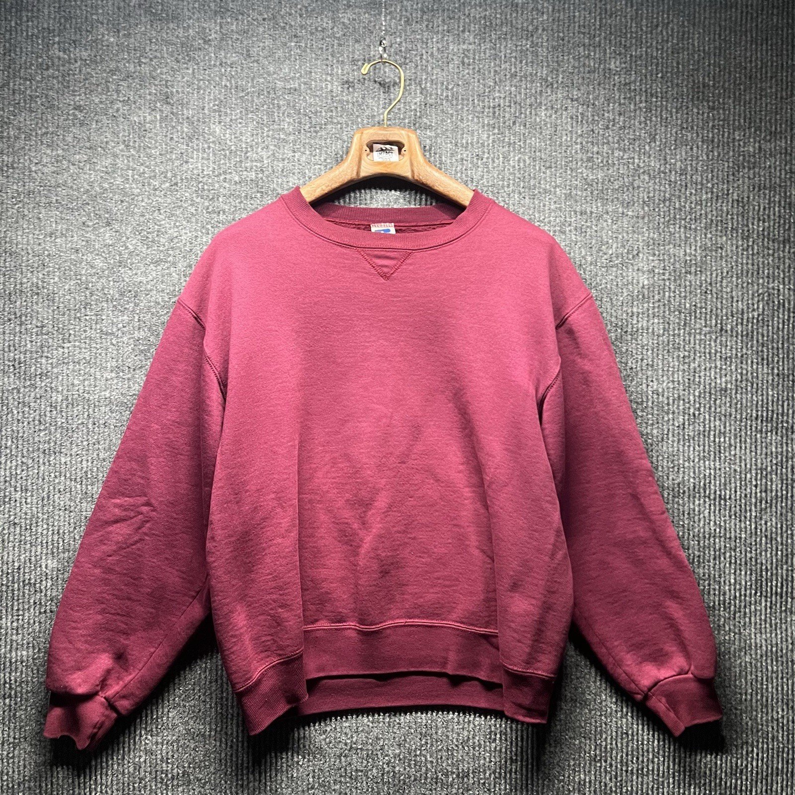 Vintage Russell Blank Sweatshirt Mens Medium Red Made In USA 90s *READ* Vintage Russell Blank Sweatshirt Mens Medium Red Made In USA 90s *READ*
