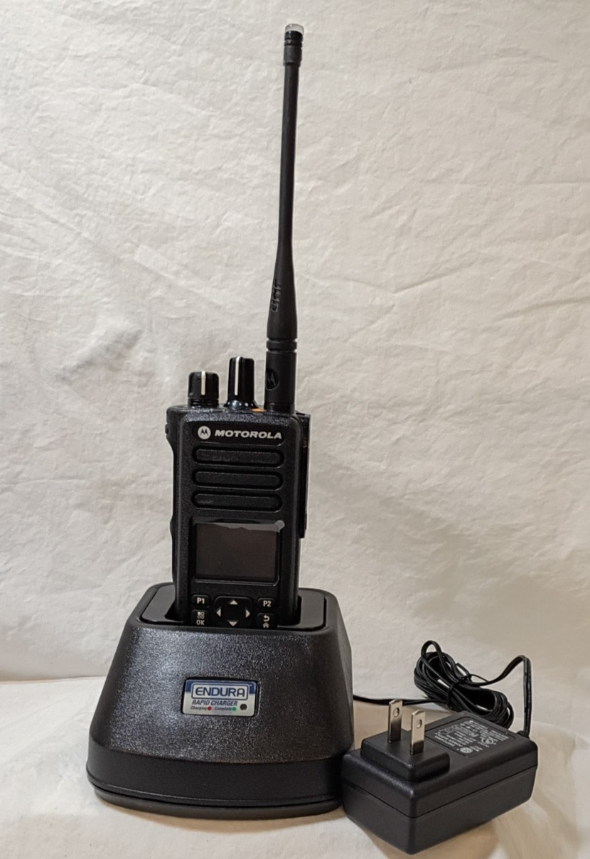 Motorola XPR 7550 UHF 403-512MHz Digital Portable Radio w/ Battery & Charger