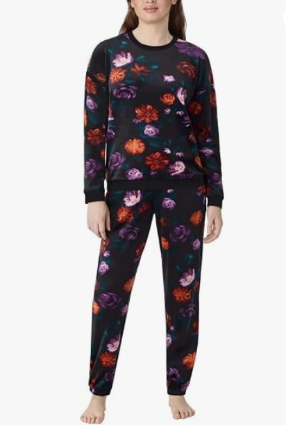 Room Service Women\'s 2-piece Velour Long Sleeve Crewneck Jogger Set Size-L. Room Service Women\'s 2-piece Velour Long Sleeve Crewneck Jogger Set Size-L.