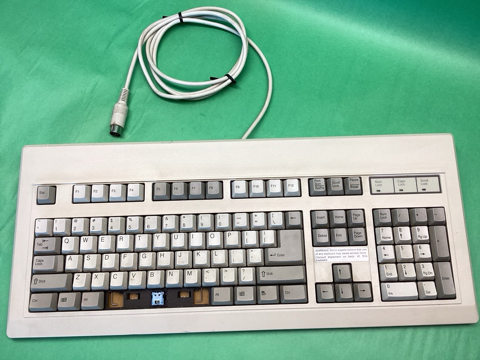 Vintage NMB Windows 95 AT Keyboard Beige RT8255CW+ UNTESTED - Missing Space Bar