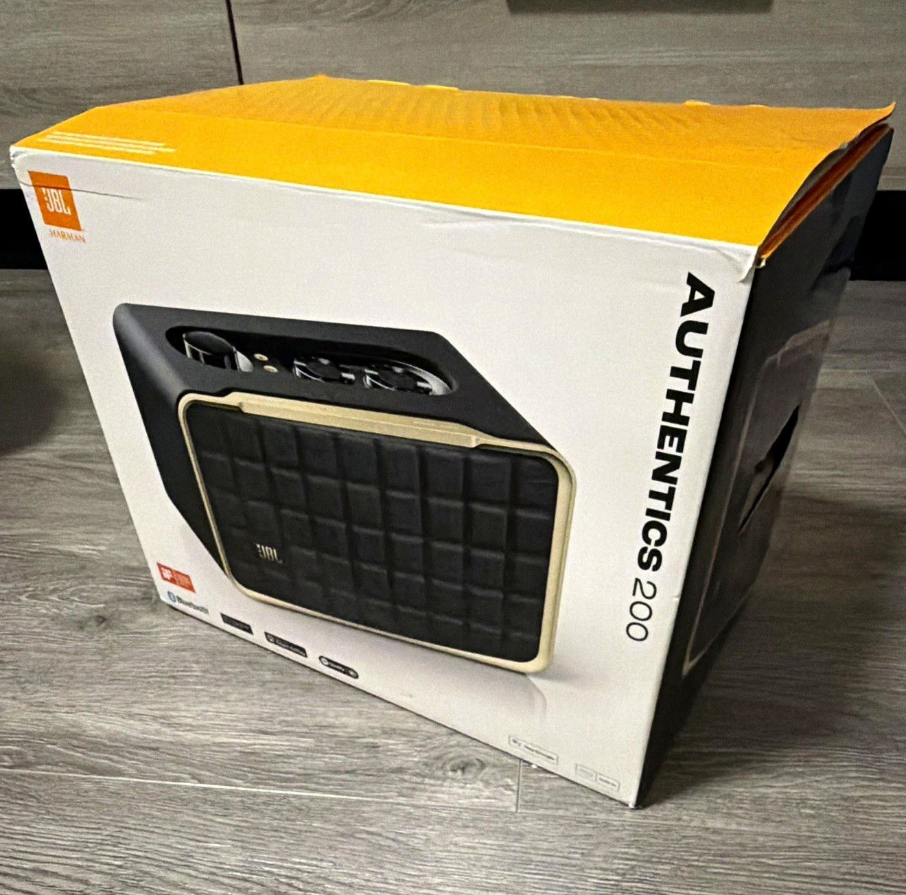 JBL Authentics 200 Smart Speaker Bluetooth Alexa Black/Gold