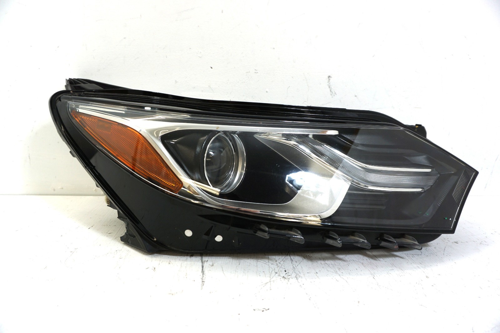 OEM 2018-2021 Chevrolet Equinox Right Side RH Xenon Headlight 84258448 OEM 2018-2021 Chevrolet Equinox Right Side RH Xenon Headlight 84258448