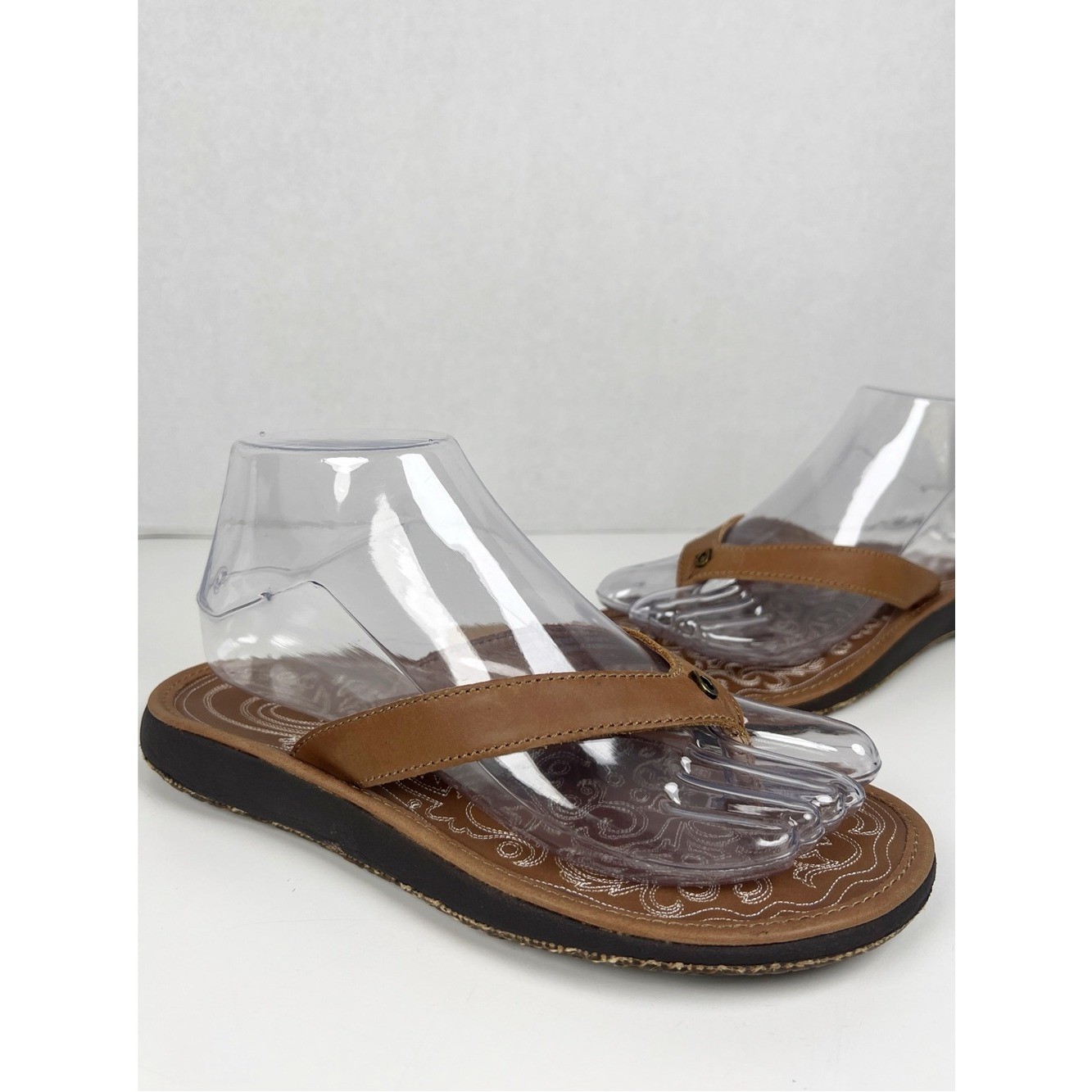 OLUKAI Women\'s Size 7 Dune Brown Leather Paniolo Flip Flop Sandals OLUKAI Women\'s Size 7 Dune Brown Leather Paniolo Flip Flop Sandals