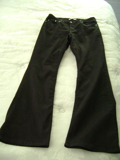 women\'s Levis 725 high rise black boot cut jeans size 32 x 32 women\'s Levis 725 high rise black boot cut jeans size 32 x 32