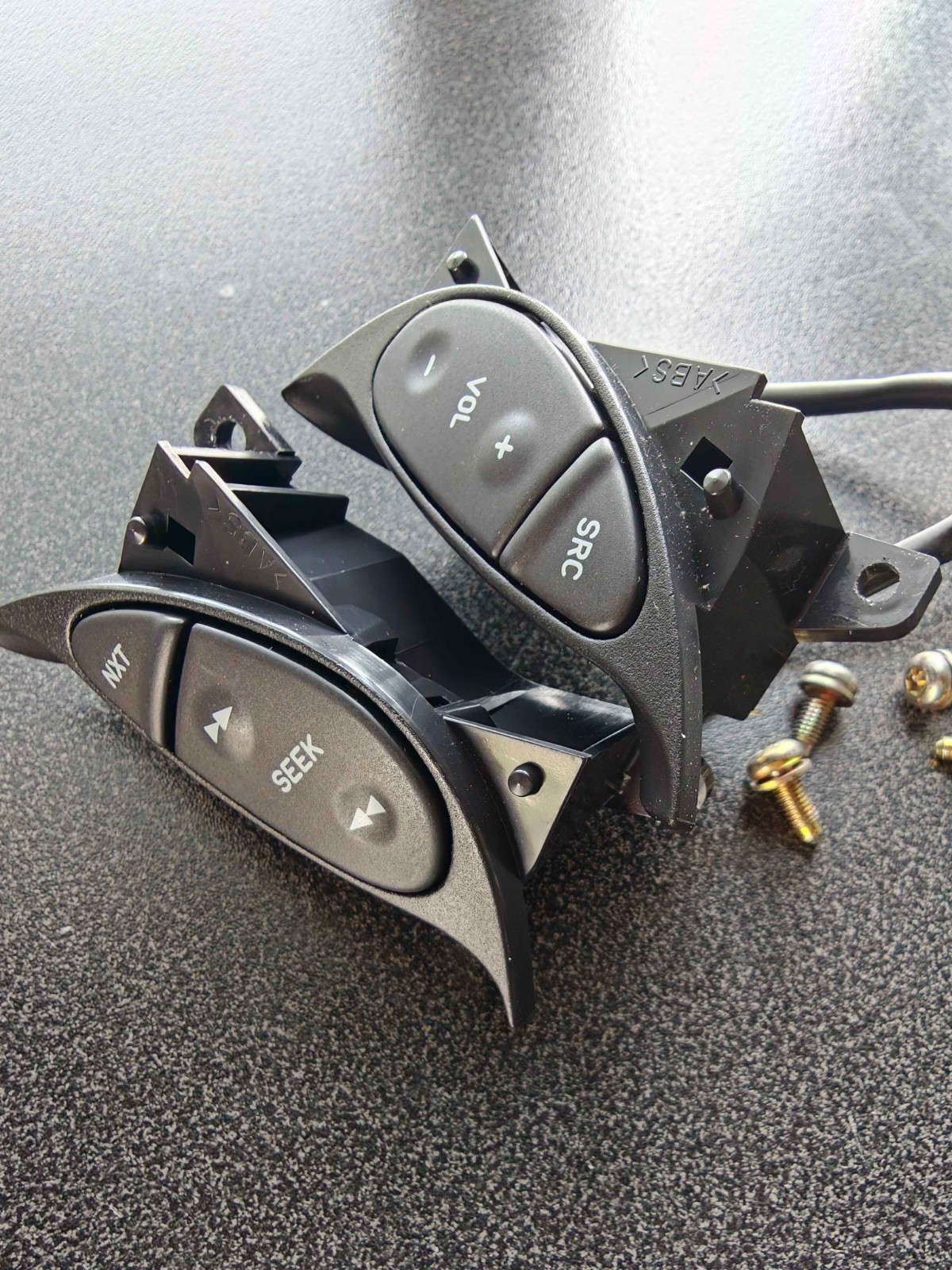 Genuine OEM Saab 9-3 9-5 Stearing Wheel Headunit/Radio buttons Genuine OEM Saab 9-3 9-5 Stearing Wheel Headunit/Radio buttons