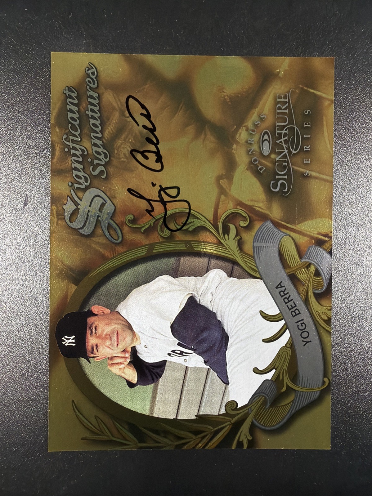 1997 Donruss Signature Series - Significant Signatures Yogi Berra /2000 (AU) MNT
