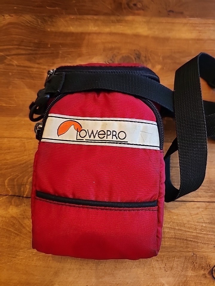 Vintage 1980-90s Red Canvas LowePro Compact Camera Bag Lowe Alpine Systems Vintage 1980-90s Red Canvas LowePro Compact Camera Bag Lowe Alpine Systems