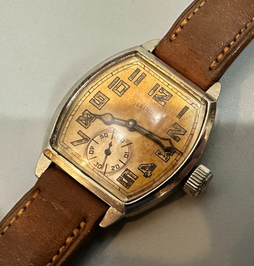 Vintage Illinois Men\'s  17 jewels Wristwatch 1920s, 31mm by 38mm