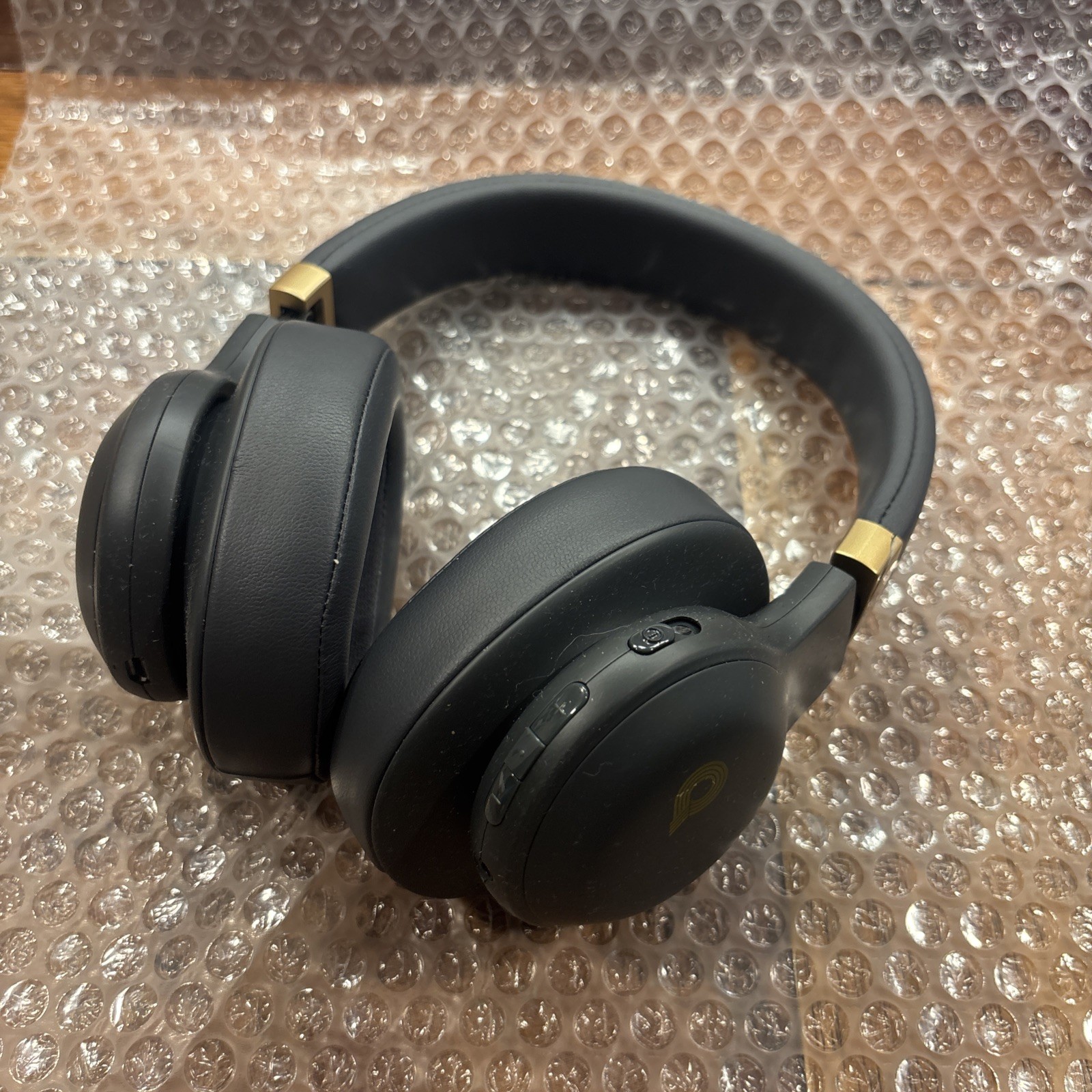 JBL E55BT Quincy Edition Wireless Over-Ear Headphones Tested And Very Loud