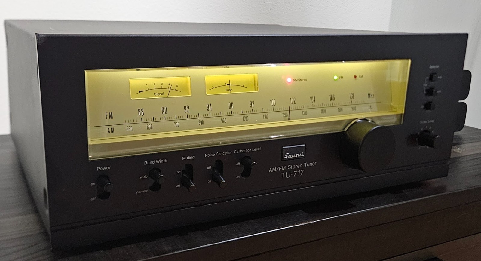 Sansui TU-717 AM/FM Tuner - Excellent Functionally- See cosmetic notes Sansui TU-717 AM/FM Tuner - Excellent Functionally- See cosmetic notes
