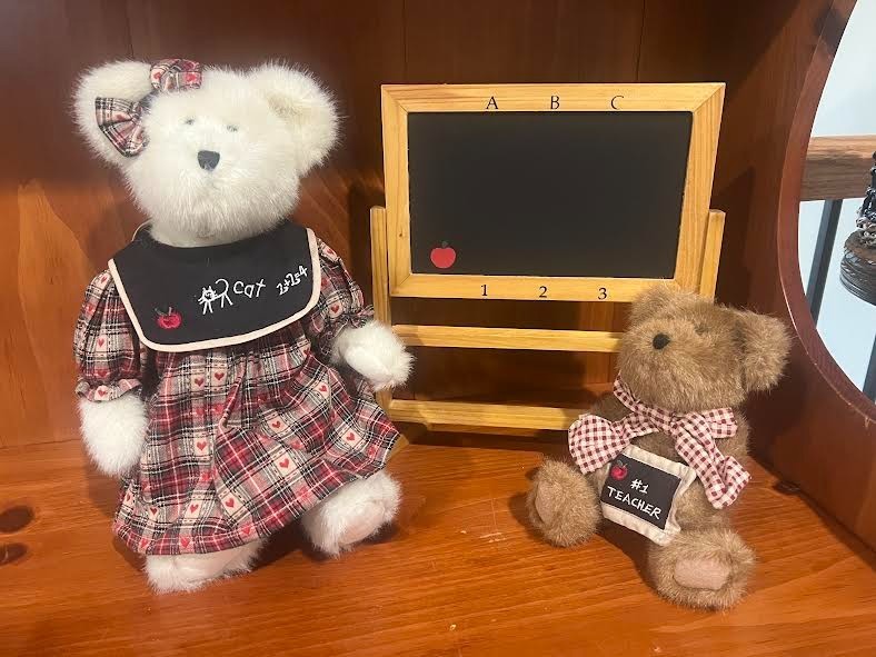 Boyds Bears Set of 3: Miss Understood 903066 Miss Bea Wise 903045 w/ Chalkboard