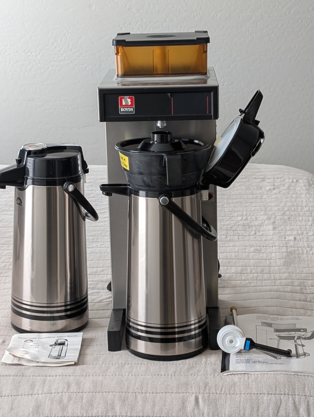 Vintage Boyd\'s Thermopot Brewer Model 9882 And 2 Airpots