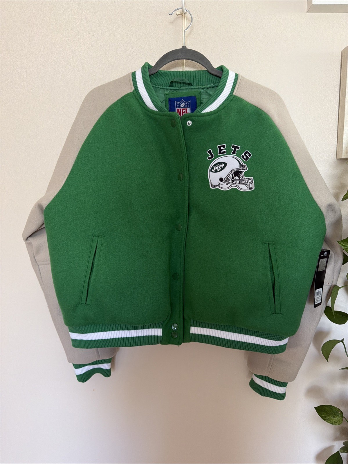 NWT NFL Team Apparel New York Jets Varsity Jacket Size XL Green NWT NFL Team Apparel New York Jets Varsity Jacket Size XL Green