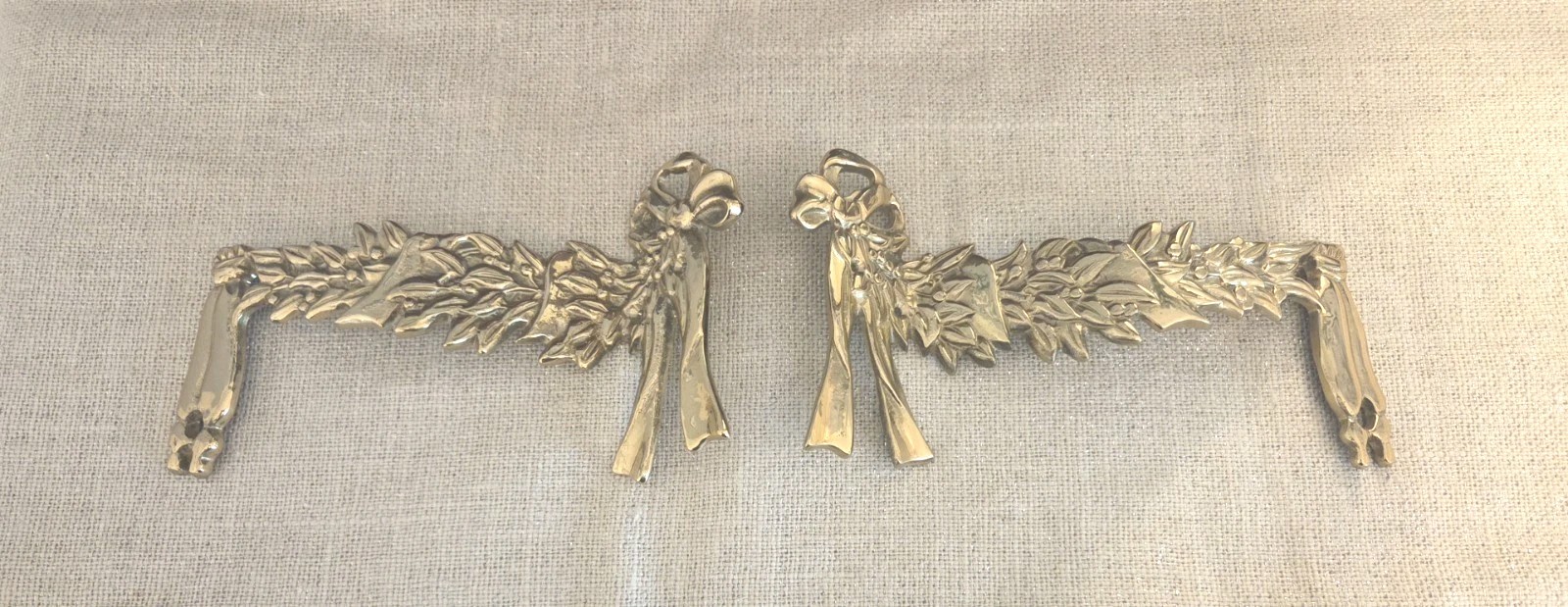 Vintage Gatco Set Of 2 Brass Bow & Laurel & Berries Swag Wall Hangings EUC Vintage Gatco Set Of 2 Brass Bow & Laurel & Berries Swag Wall Hangings EUC