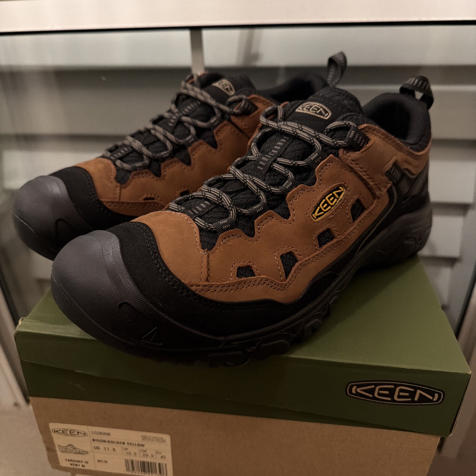KEEN 1028998 Targhee IV Vented Hiking Shoes for Men - Bison/Golden Yellow - 11.5