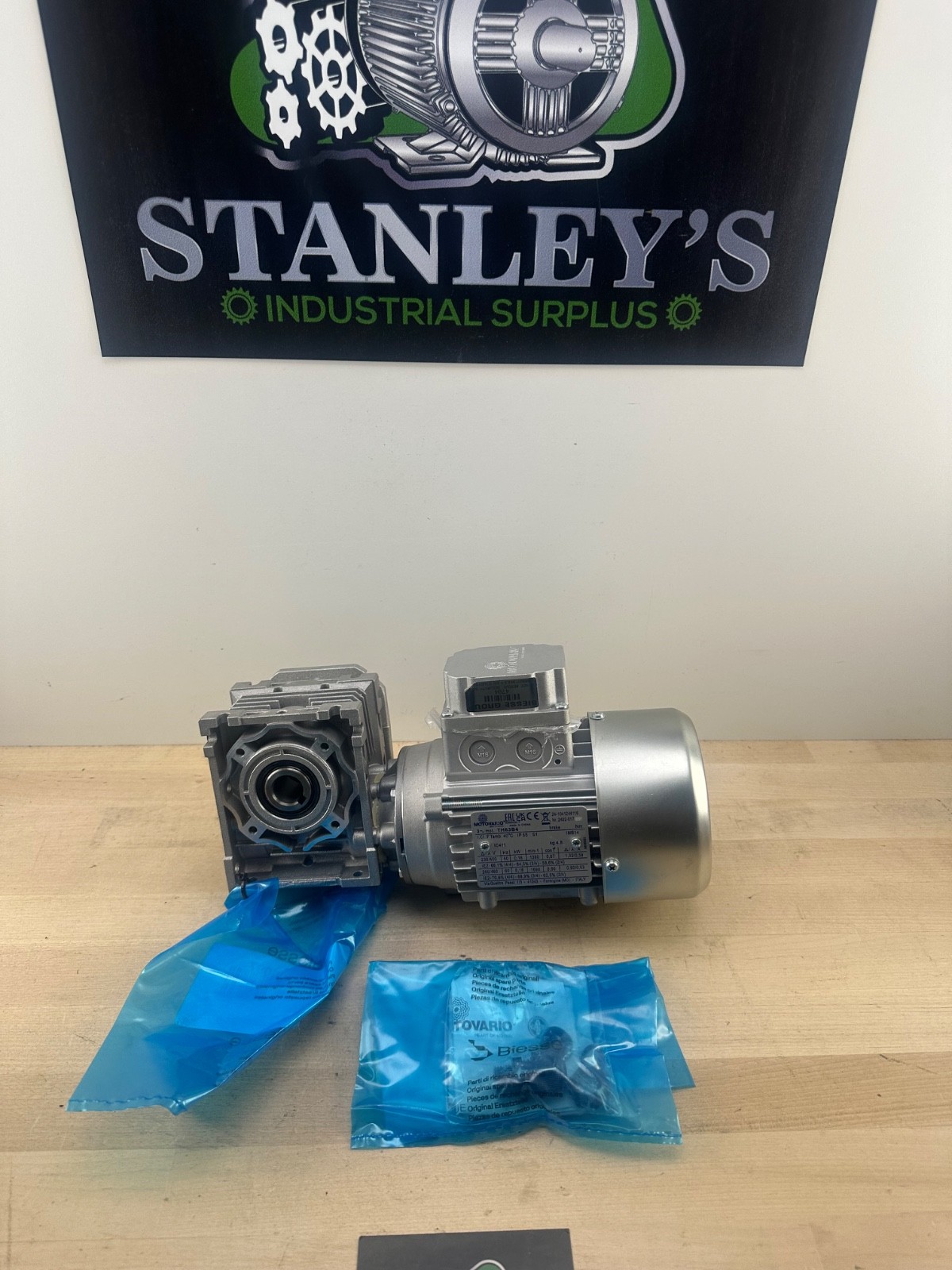 Motovario TH63B4 NMRV040 Gear Motor 15:1 Ratio New