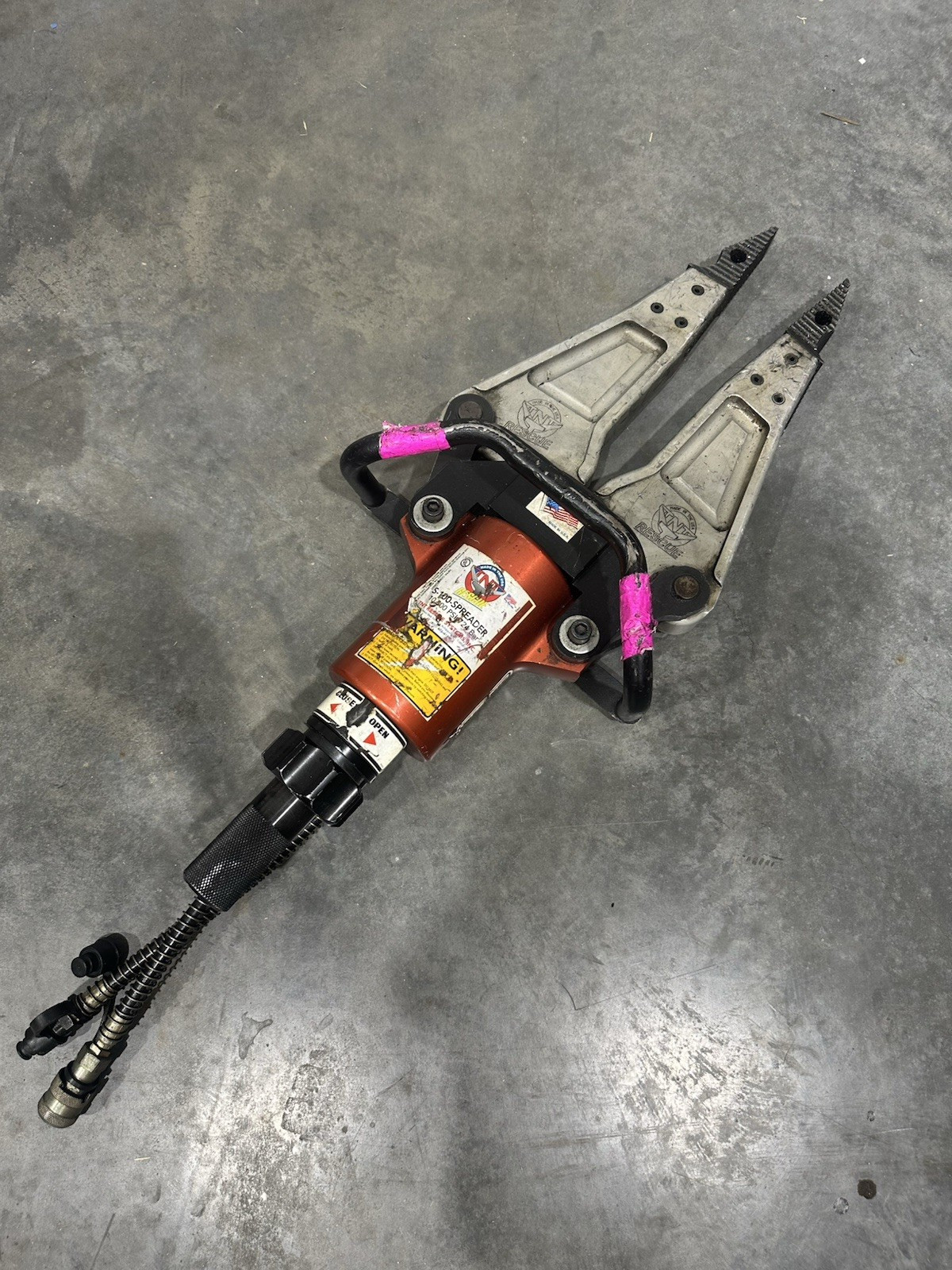 TNT RESCUE S-100 SPREADER 10,000 PSI /724 BLOWN SEAL