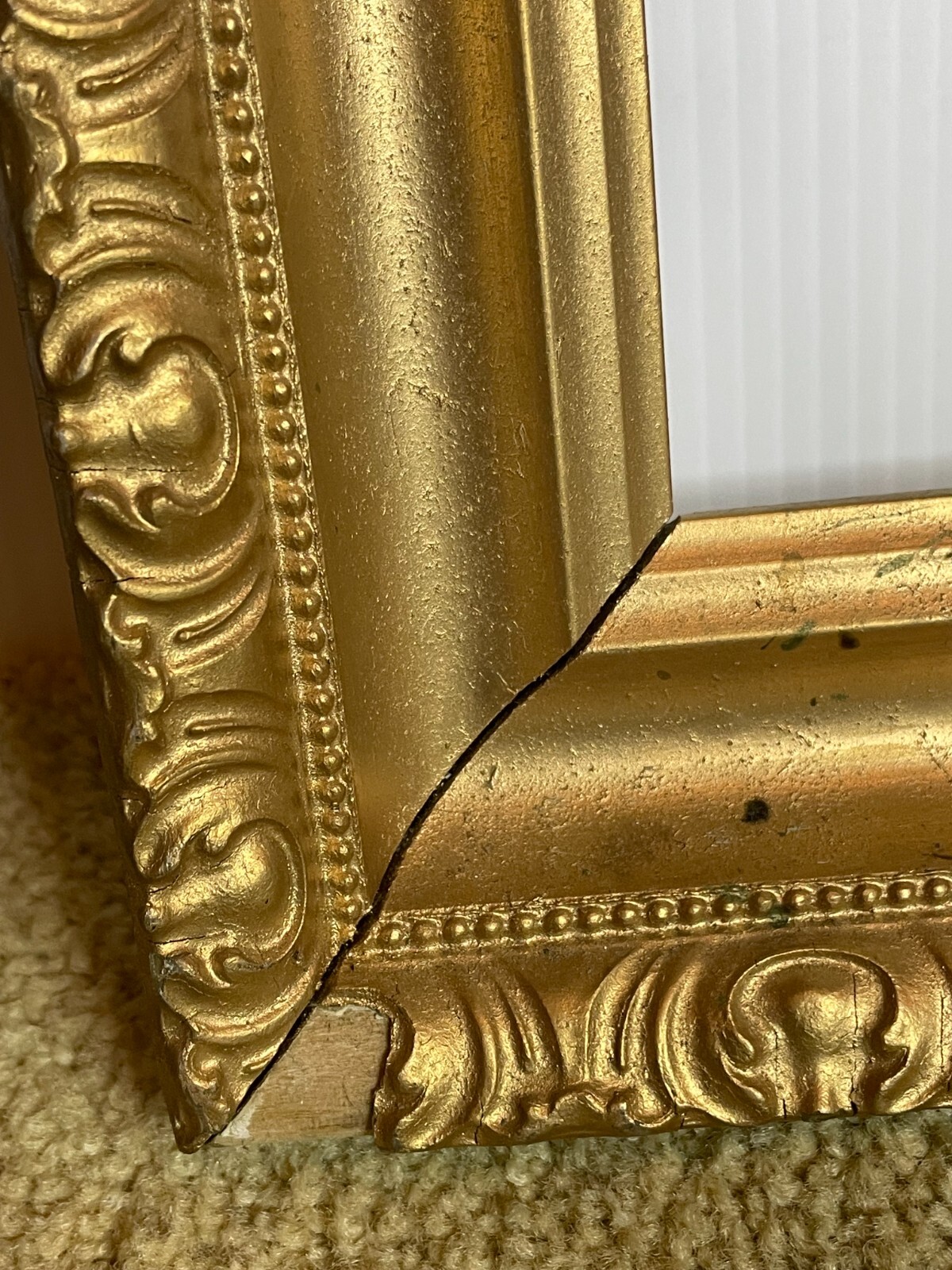 LARGE Vintage Antique Ornate Gold Gilt Filigree Wood Carved Baroque Photo Frame