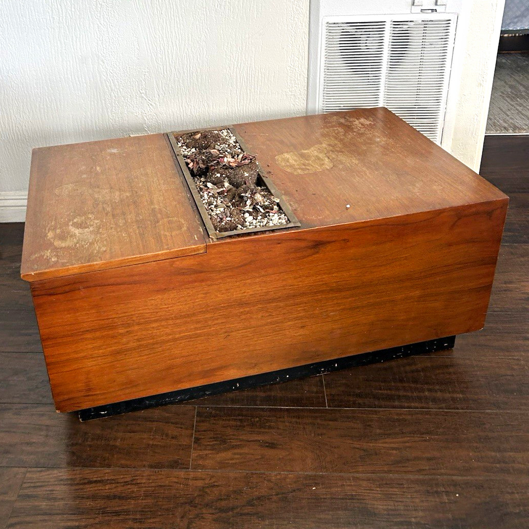 Antique Vintage/Retro Solid Wood Storage Chest Hinged Lift-Top Lid 33x18x20 Antique Vintage/Retro Solid Wood Storage Chest Hinged Lift-Top Lid 33x18x20