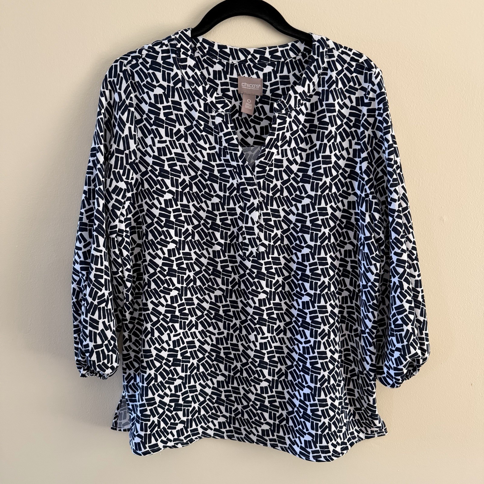Chico’s Size 0 Blouse Navy White Abstract Print 3/4 Sleeve Tunic Top