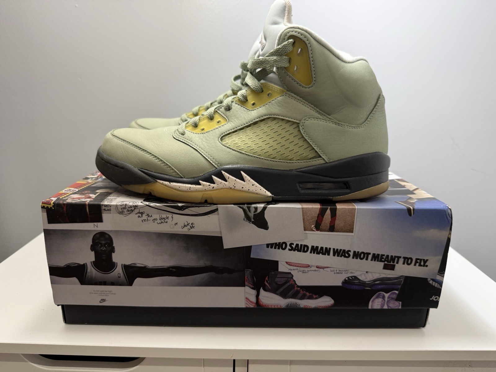 Jordan Air Jordan 5 Men’s Green Solid Lace-Up Mid Top Athletic Sneakers Jordan Air Jordan 5 Men’s Green Solid Lace-Up Mid Top Athletic Sneakers