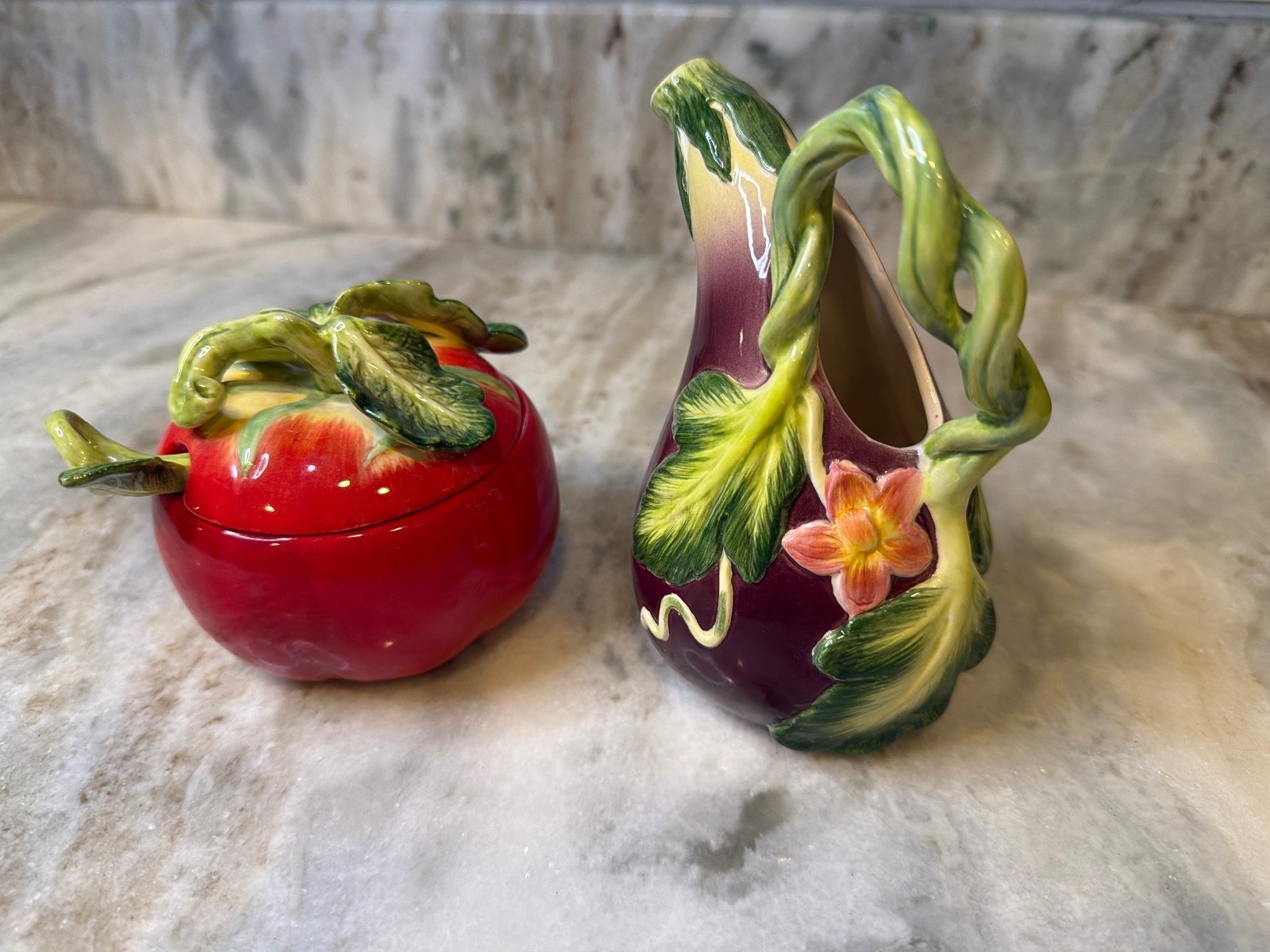 VTG Fitz & Floyd Classics Le Marche Ceramic Tomato Sugar Bowl & Eggplant Creamer VTG Fitz & Floyd Classics Le Marche Ceramic Tomato Sugar Bowl & Eggplant Creamer