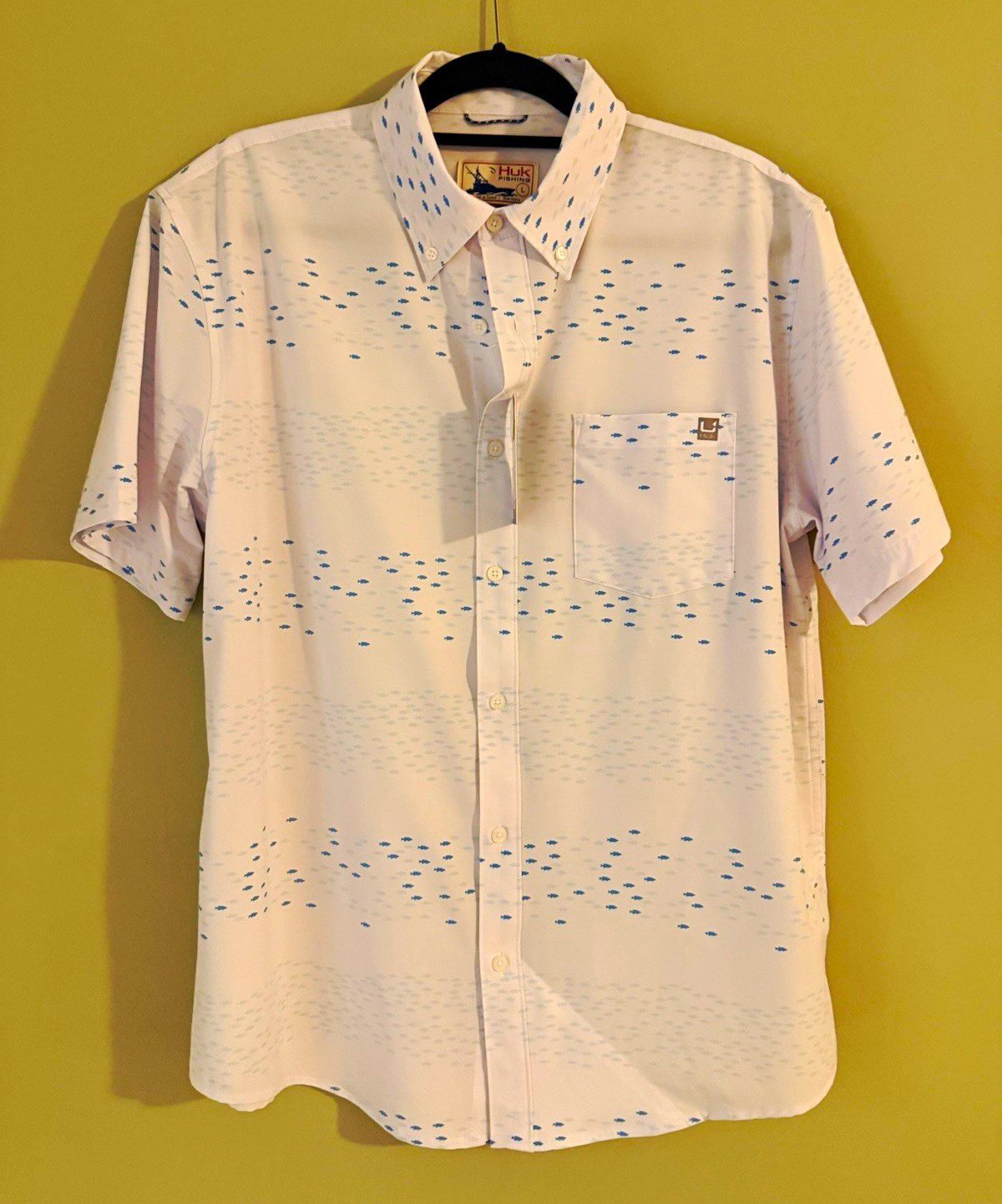 Huk Men’s L White/Blue Fish Print Button-Down Short Sleeve Shirt UPF 30
