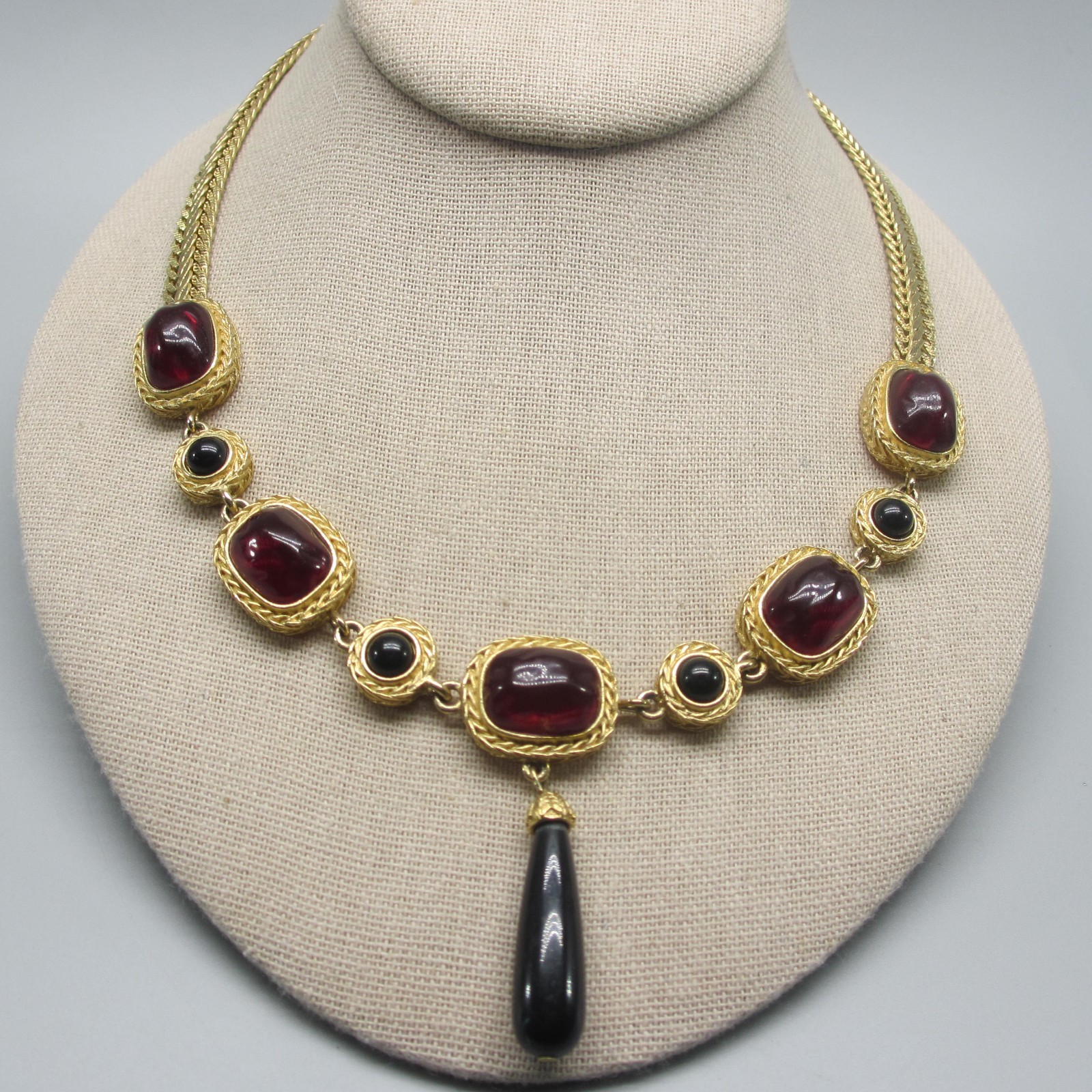 Vintage Moghul Necklace Red Black Cabochons Pendant Gold Tone Acrylic 18 Inch Vintage Moghul Necklace Red Black Cabochons Pendant Gold Tone Acrylic 18 Inch