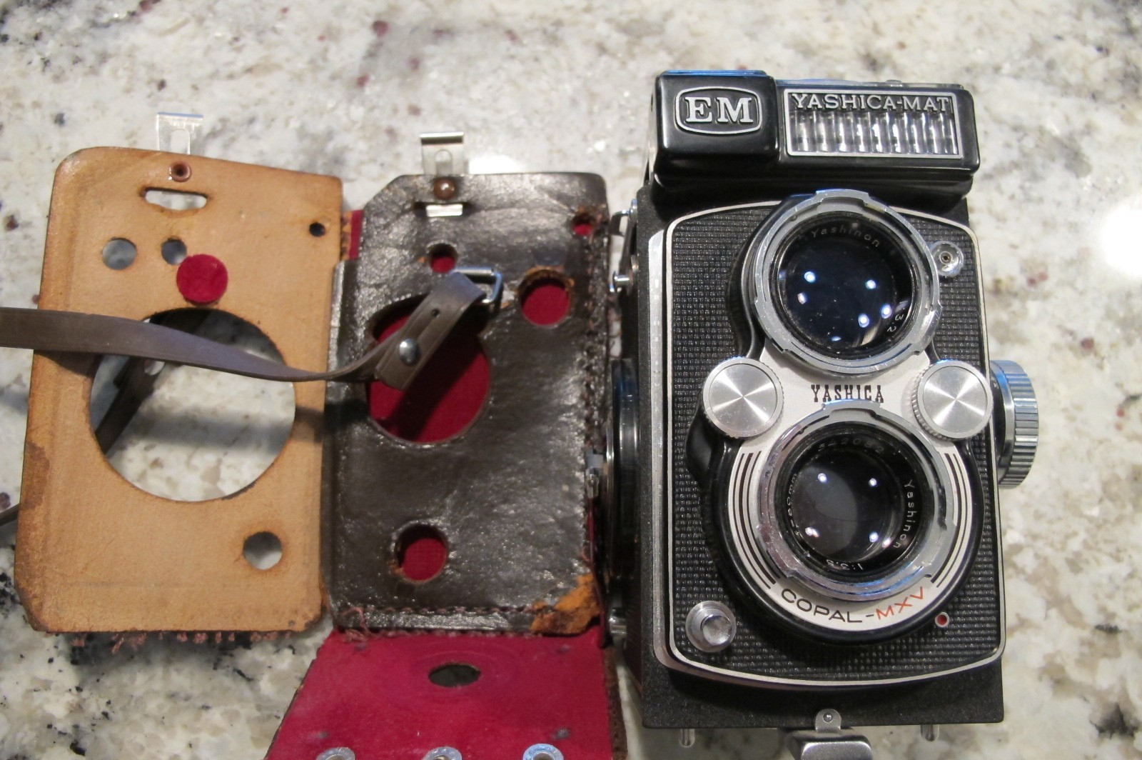 Vintage Yashica-Mat EM TLR 120 Film Camera Yashinon 80mm f/3.5 lens, Excellent