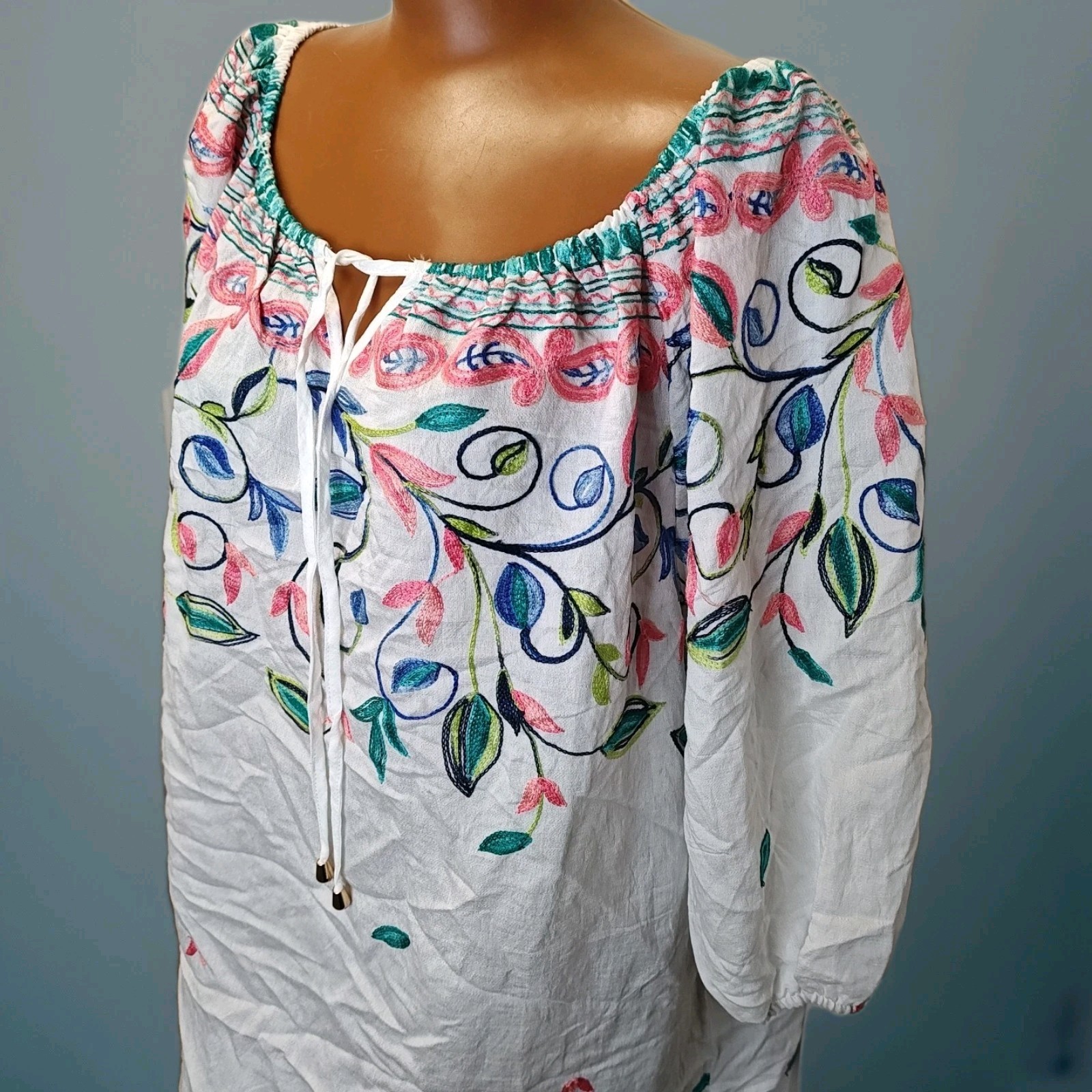 Kindred Anthro Woman 2X Boho Peasant Top Floral Embroidered White Cottage Nwt Kindred Anthro Woman 2X Boho Peasant Top Floral Embroidered White Cottage Nwt