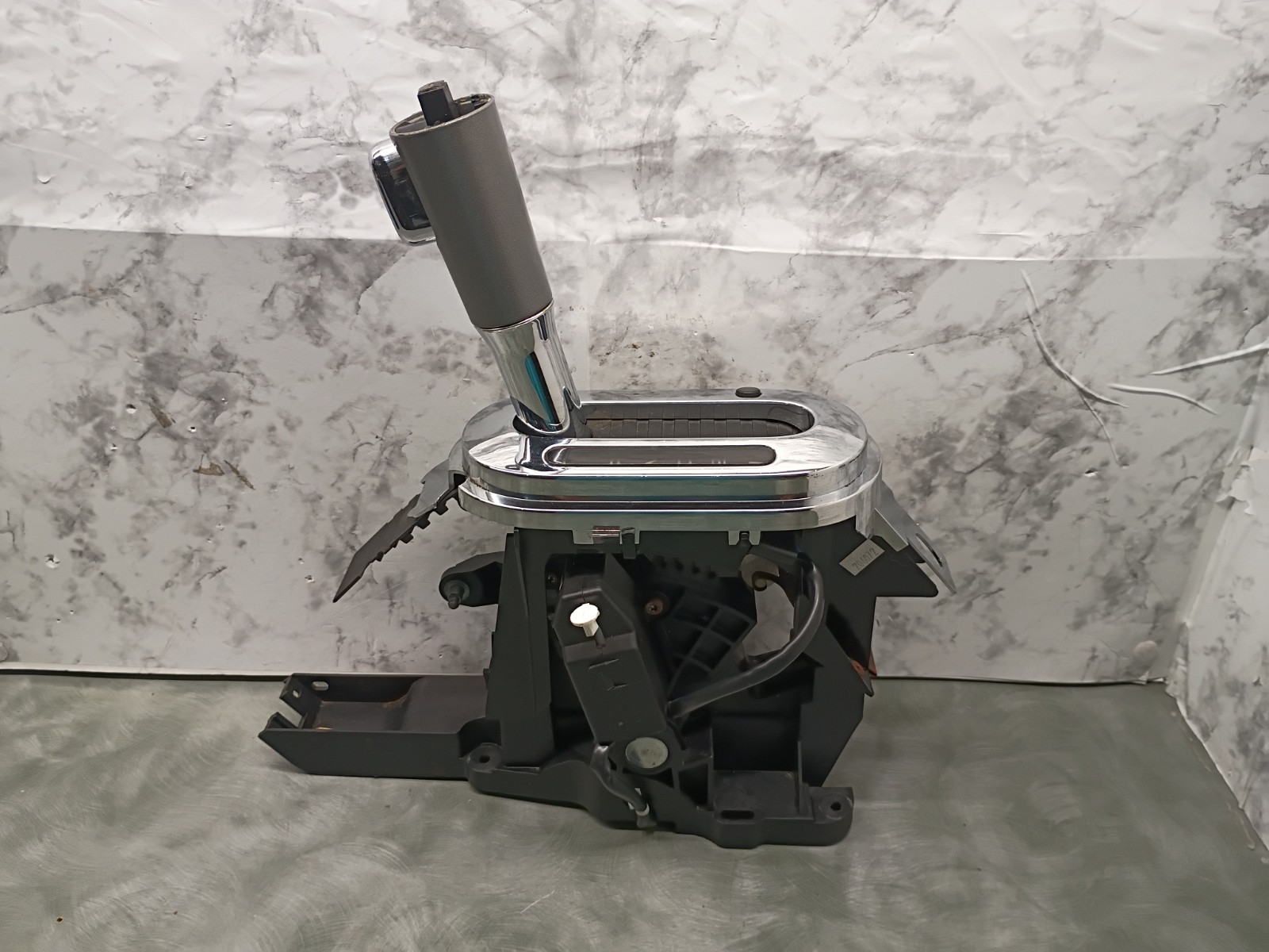 2004-2008 Ford F150 F-150 Automatic Floor Gear Shift Shifter Assembly OEM 2004-2008 Ford F150 F-150 Automatic Floor Gear Shift Shifter Assembly OEM