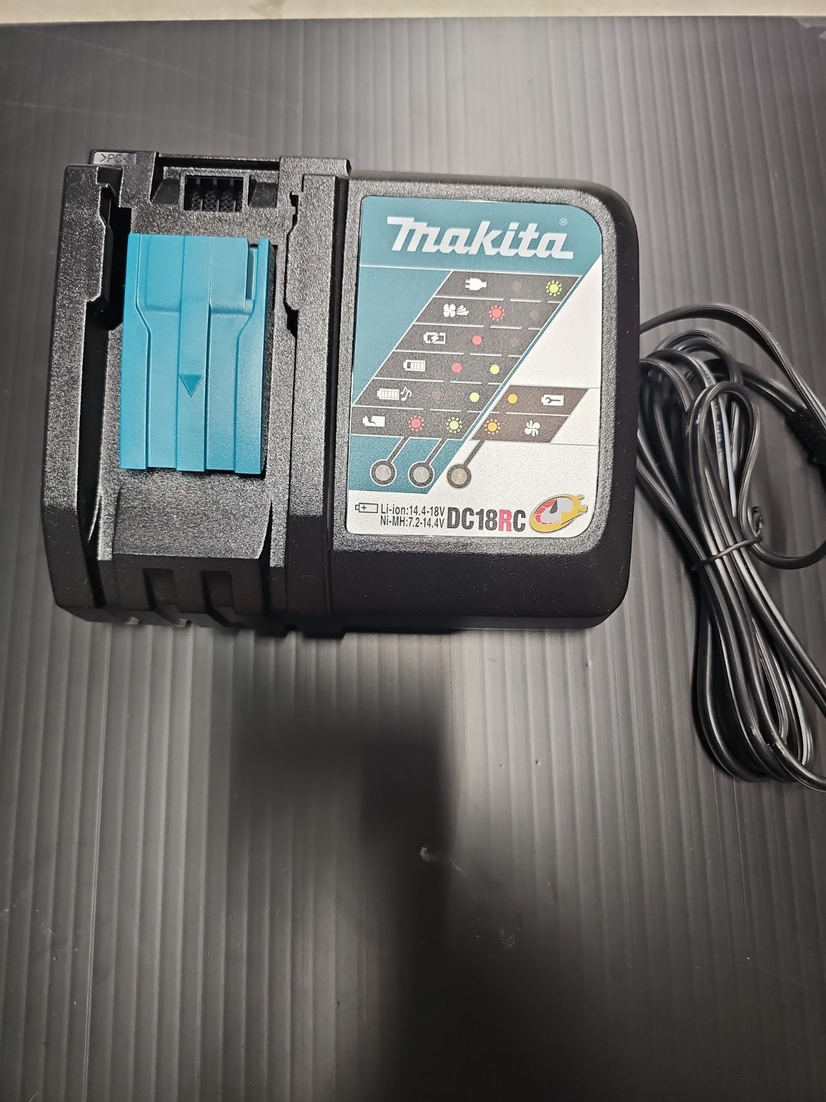 makita DC18RC Genuine 18v Rapid Fast Battery Charger 18 Volt makita DC18RC Genuine 18v Rapid Fast Battery Charger 18 Volt