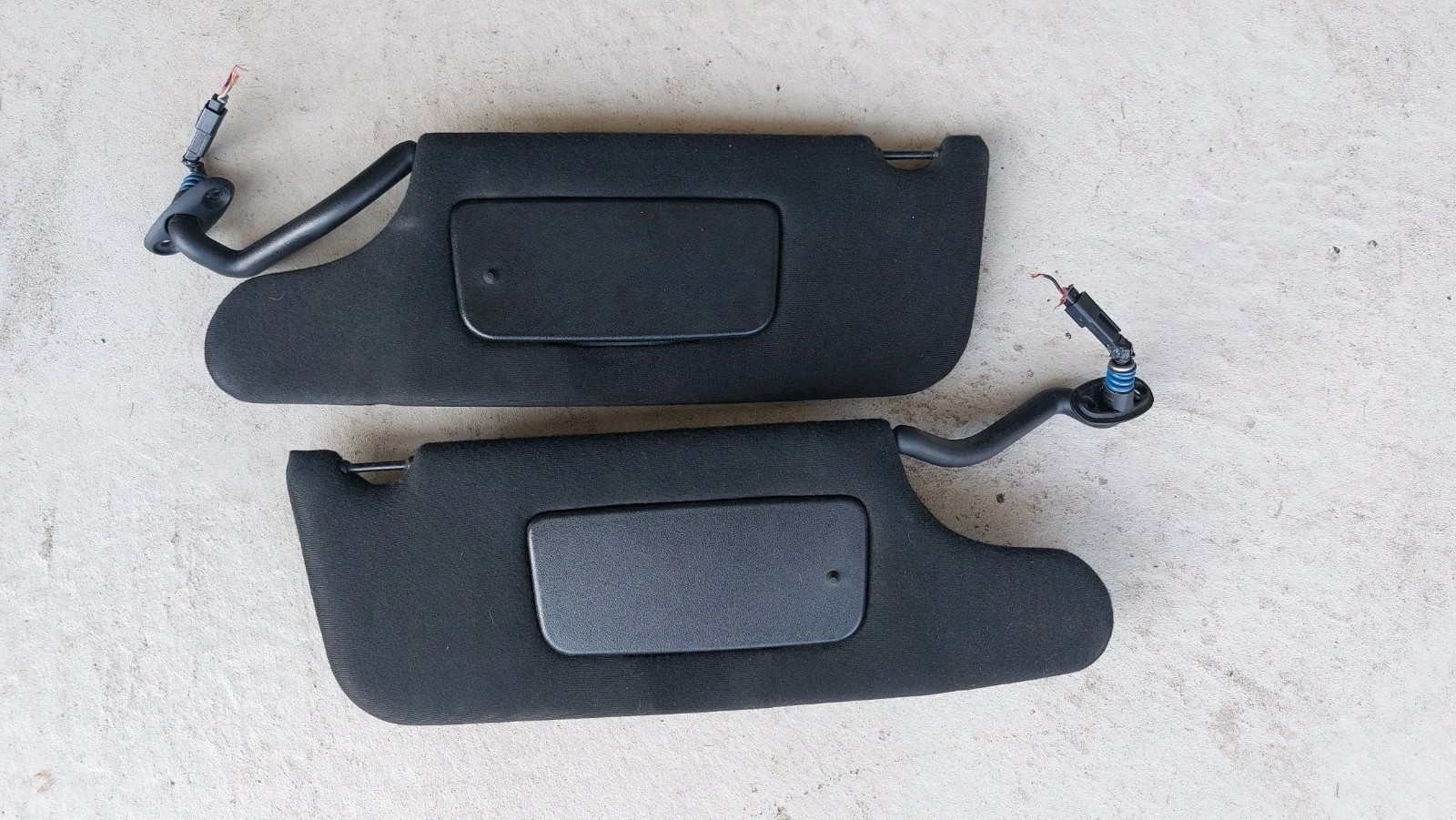 99 - 05 Chrysler Sebring Convertible Set LH/RH Sun Visors Black Cloth W/Lights