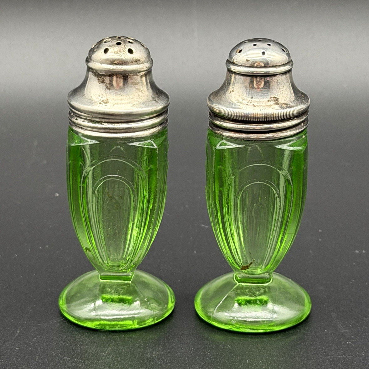Vtg Hazel Atlas Green Uranium Glass Salt & Pepper Shakers Paperclip UV Glow 3.5\
