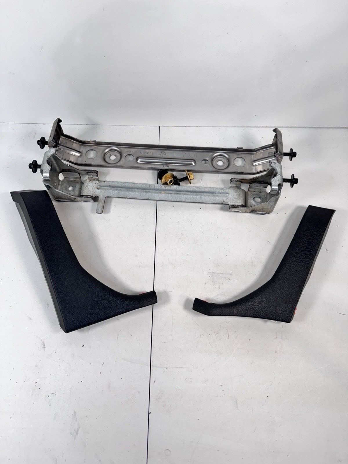 🔥19-26 DODGE 2500 3500 CENTER CONSOLE FLOOR & DASH BRACKET BRACKETS AND TRIM 🔥19-26 DODGE 2500 3500 CENTER CONSOLE FLOOR & DASH BRACKET BRACKETS AND TRIM