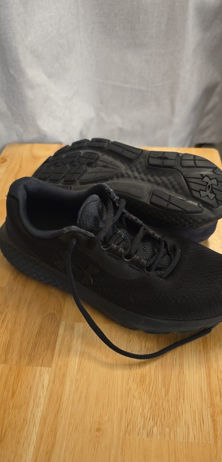 Under Armour women Black Running Sneakers US 8.5