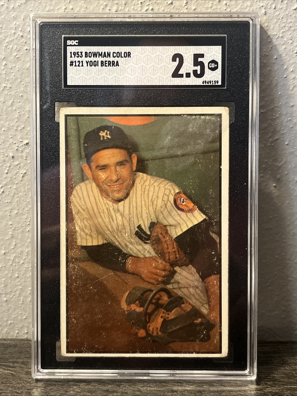 1938650 Yogi Berra 1953 Bowman Color #121 SGC 2.5 1938650 Yogi Berra 1953 Bowman Color #121 SGC 2.5