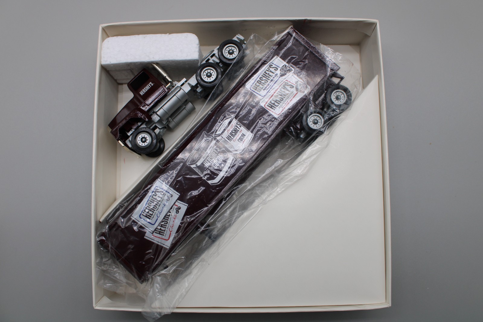 Winross Diecast collectible Truck.  Hershey\'s Cocoa Cargo 1990