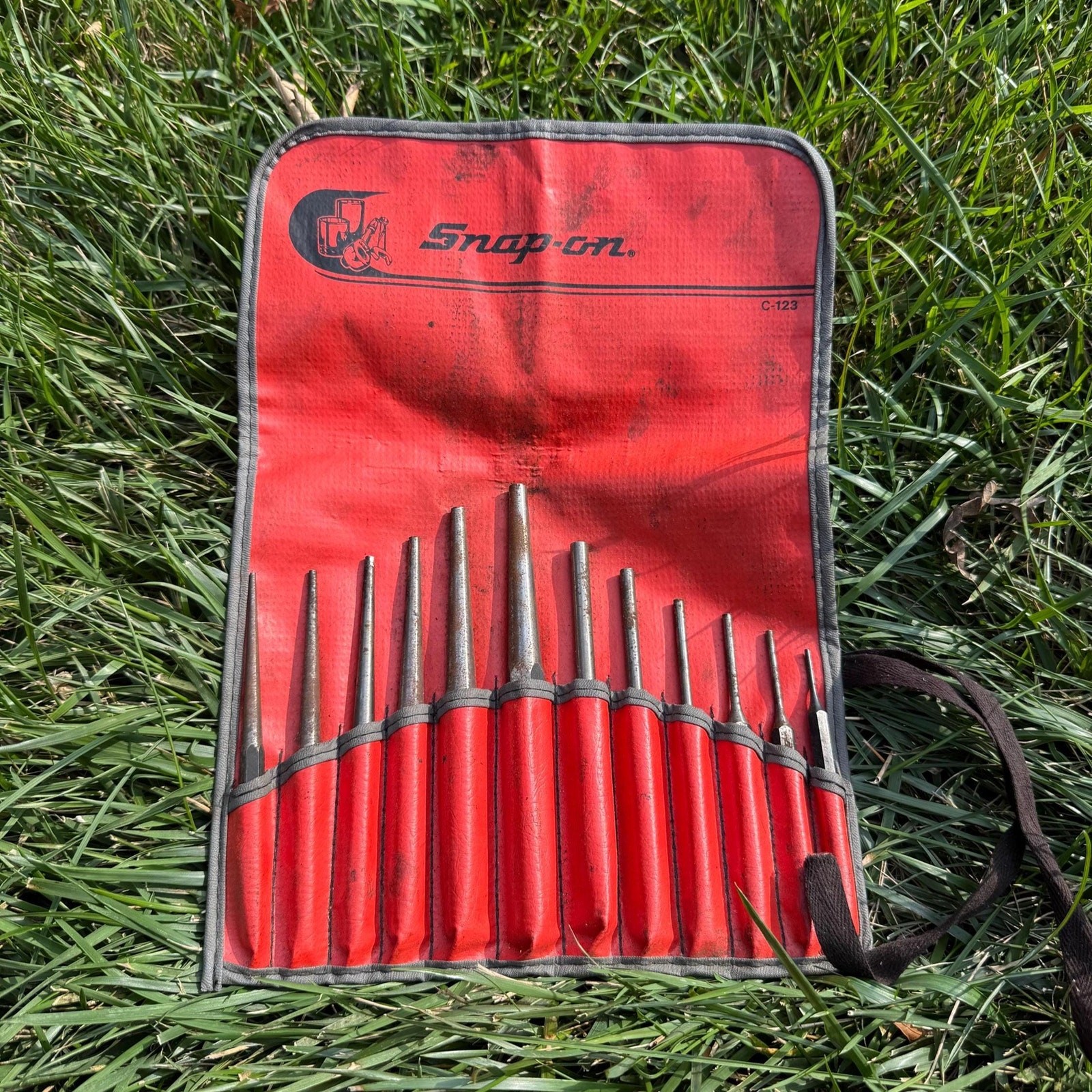 Vintage Snap On C-123 12pc Pin and Starter Punch Set w/ Roll Up Pouch Used Vintage Snap On C-123 12pc Pin and Starter Punch Set w/ Roll Up Pouch Used