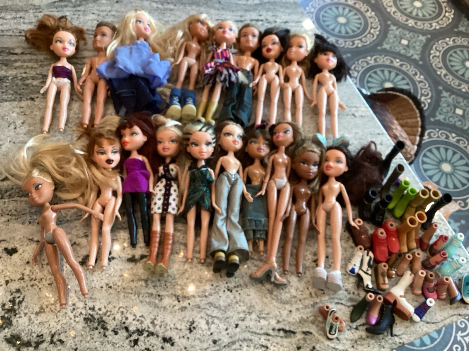 Vintage MGA Gen One Mixed Bratz Lot 19 Dolls Vintage MGA Gen One Mixed Bratz Lot 19 Dolls