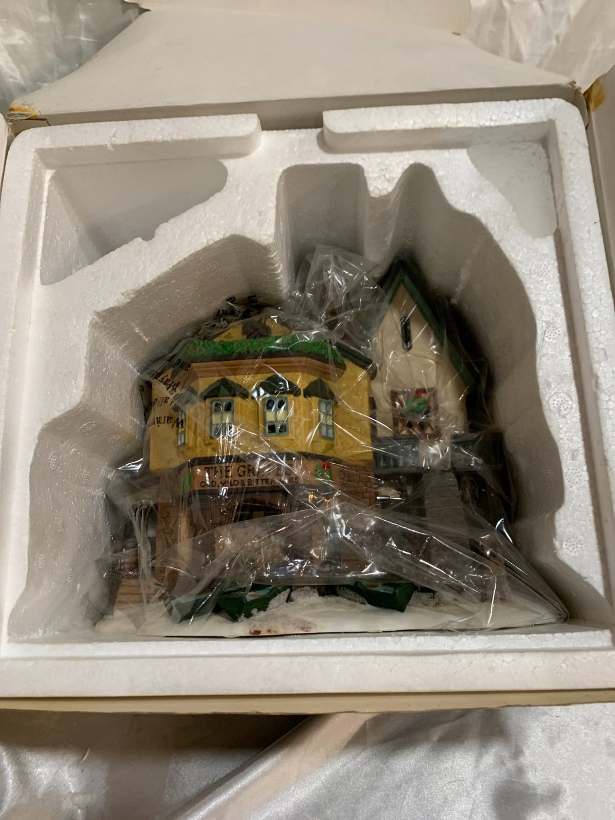 Dept 56 1996 Charles Dickens Heritage The Grapes Inn Ornament-GREAT CONDITION