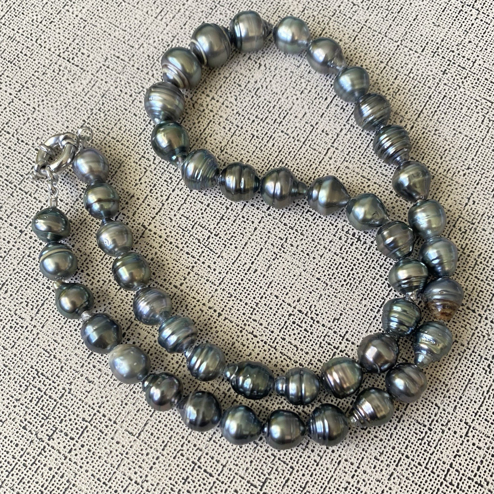 Dark Gray Or Black Baroque Tahitian? Pearl Necklace Approx 20”L (9-11.5mm) AS-IS Dark Gray Or Black Baroque Tahitian? Pearl Necklace Approx 20”L (9-11.5mm) AS-IS