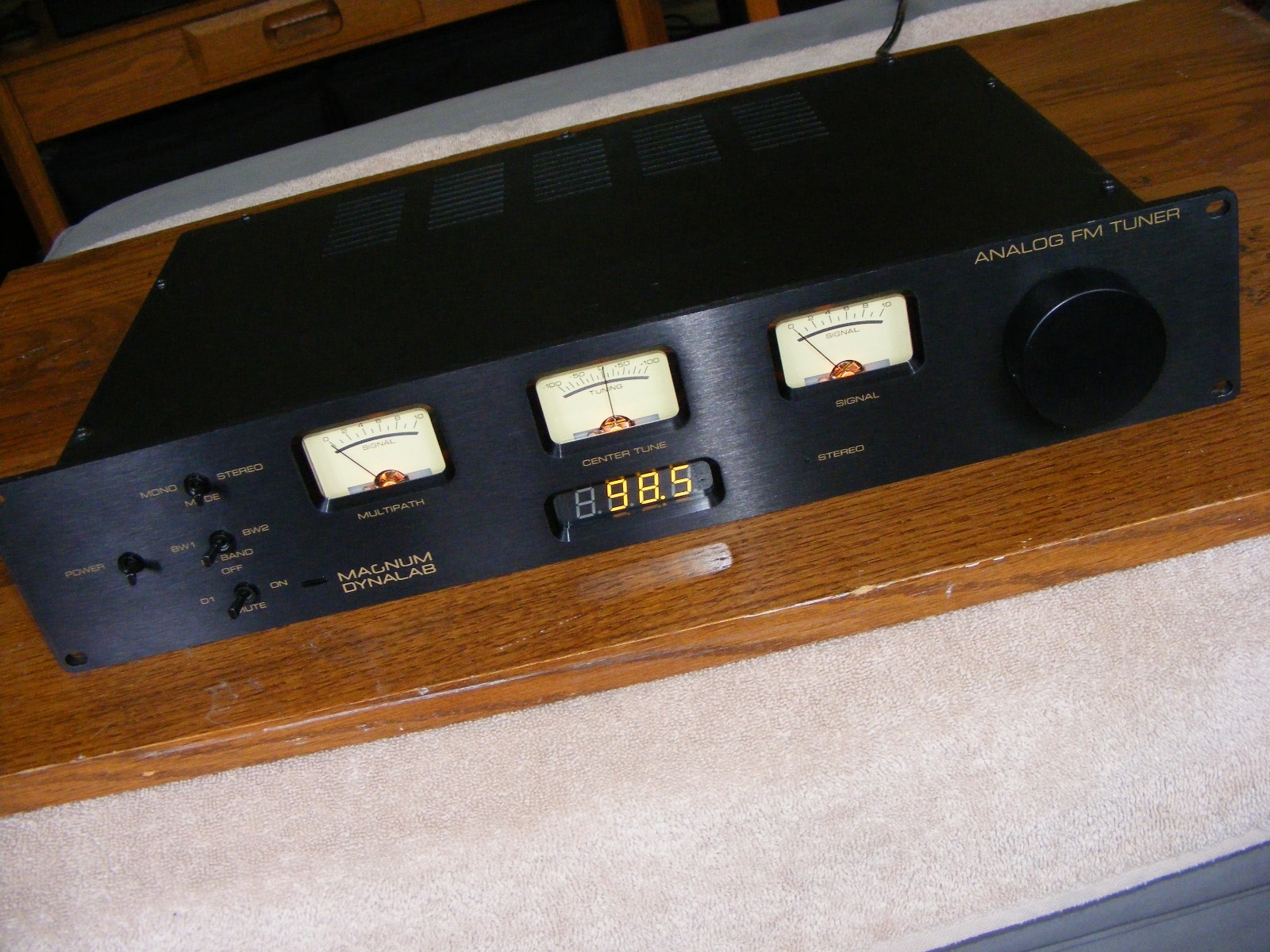Magnum Dynalab MD 90 Audiophile ANALOG FM Tuner - Excellent Condition