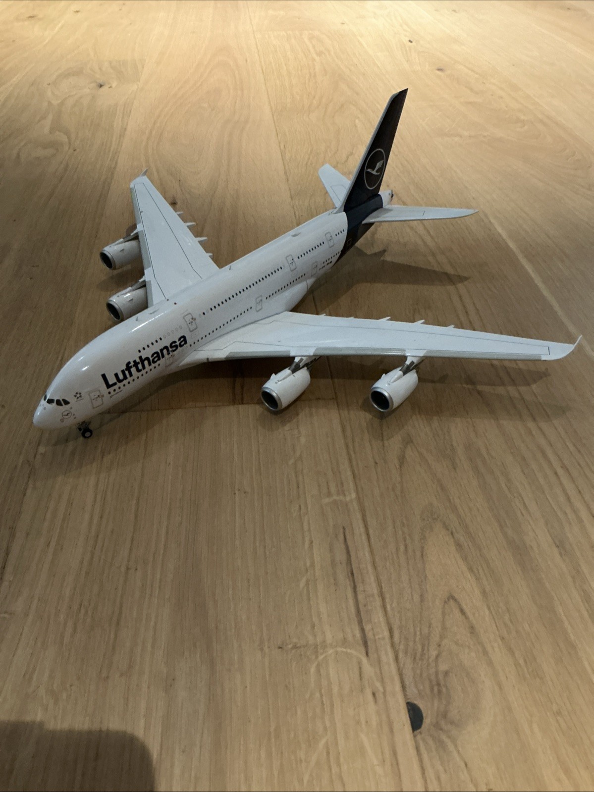 Gemini Jets Lufthansa Airbus A380 D-AMIK 1:200 All Pieces Included NO BOX Gemini Jets Lufthansa Airbus A380 D-AMIK 1:200 All Pieces Included NO BOX
