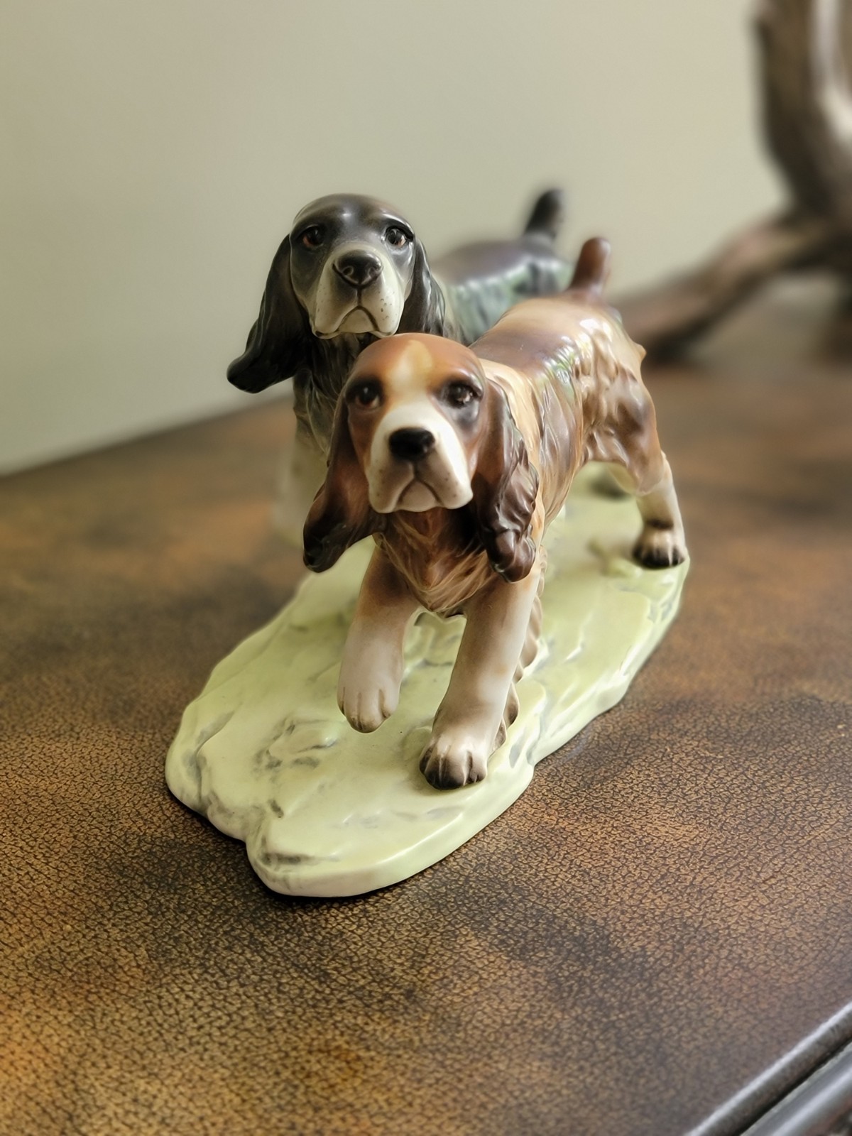 VTG English Hunting Springer Cocker Spaniel Dog Figurine Porcelain Ceramic Pair VTG English Hunting Springer Cocker Spaniel Dog Figurine Porcelain Ceramic Pair
