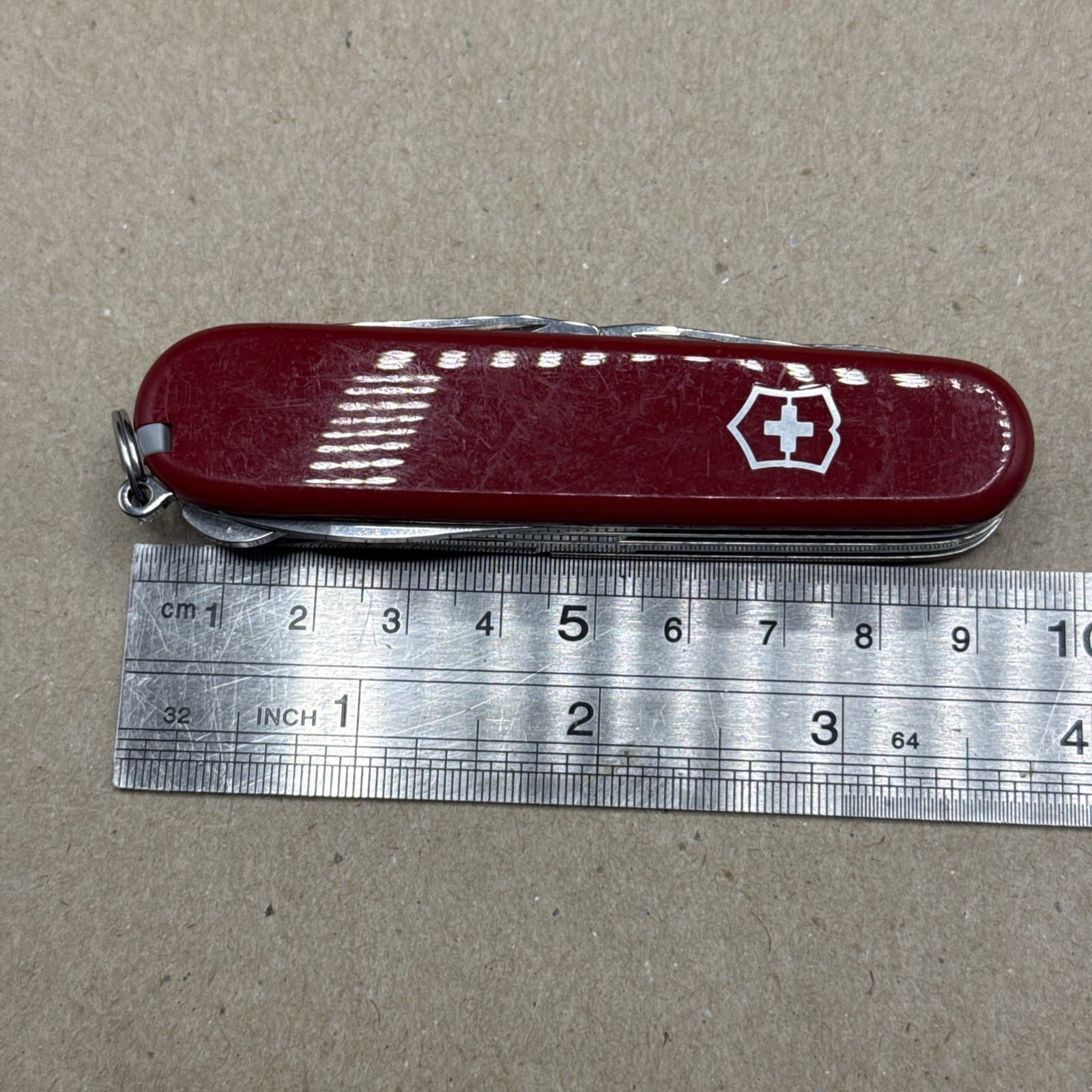 Victorinox Fieldmaster Swiss Army knife - Red