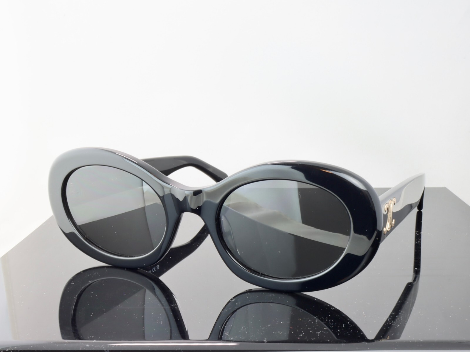 Celine CL40194U Black Frame / Grey Lens Oval Oversized Sunglasses 100% UV Celine CL40194U Black Frame / Grey Lens Oval Oversized Sunglasses 100% UV